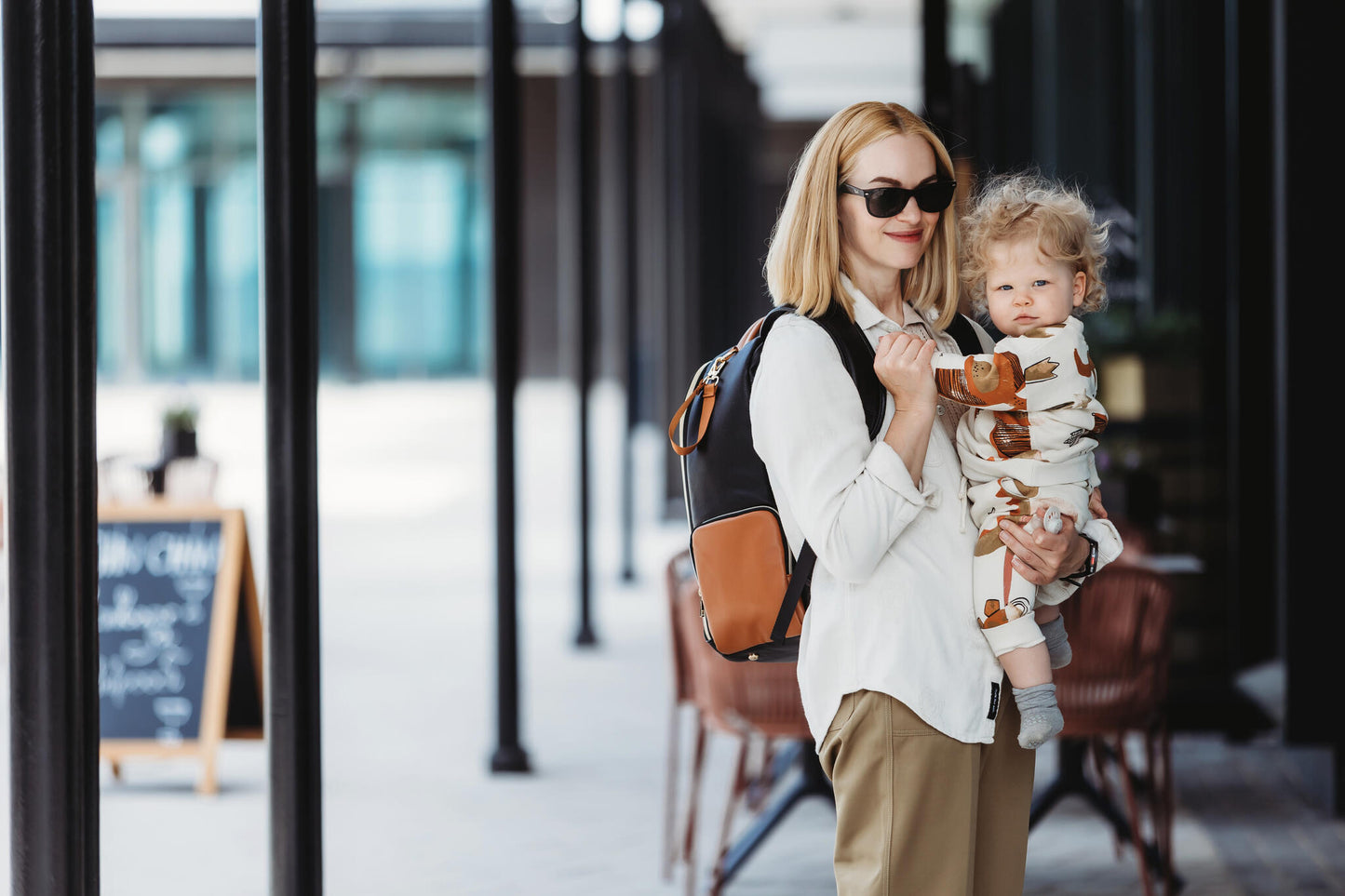 Großer Wickelrucksack – Schwarzer Kaffee - Lomi Kids Shop