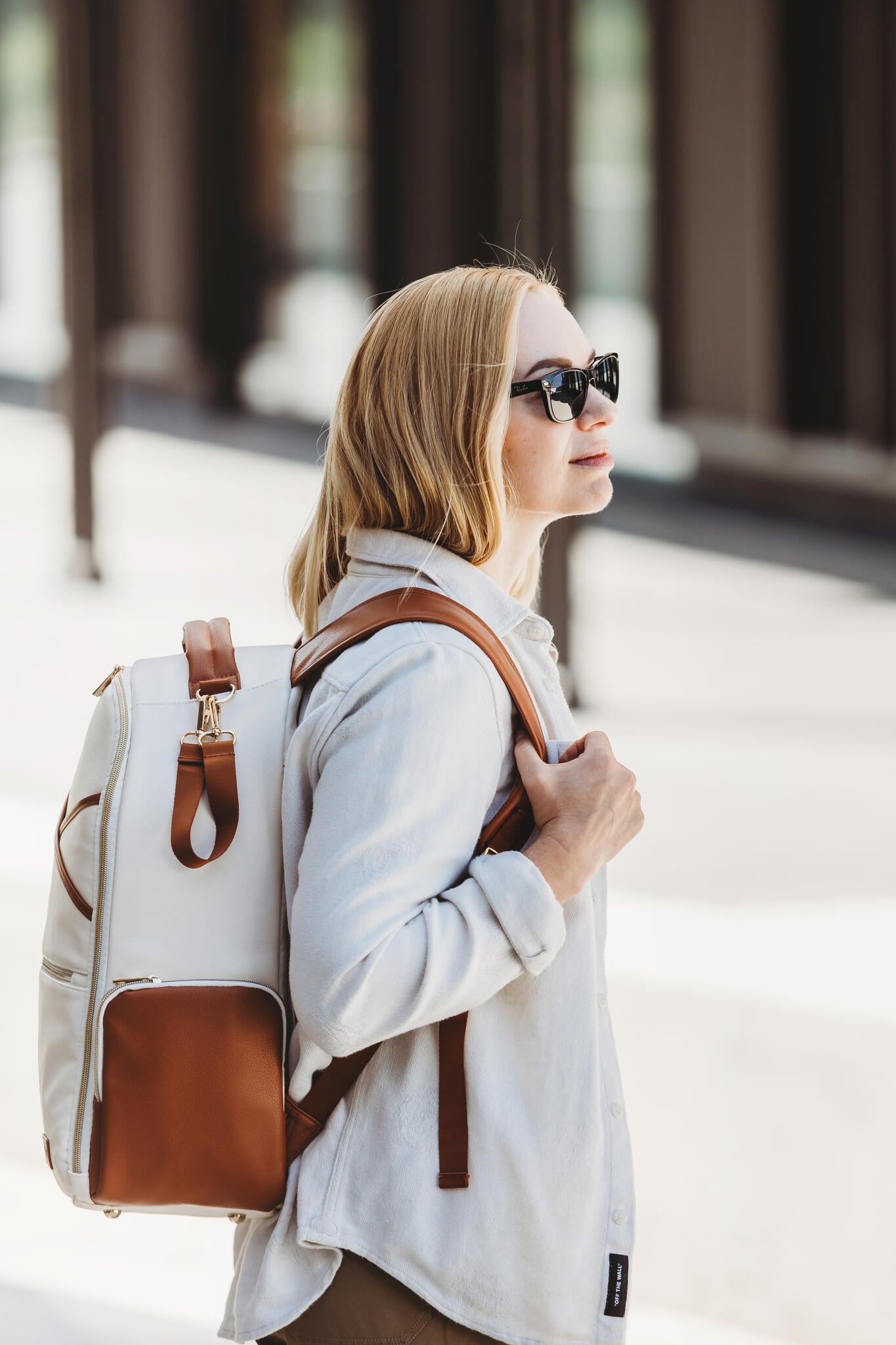 Großer Wickelrucksack – Cappuccino - Lomi Kids Shop