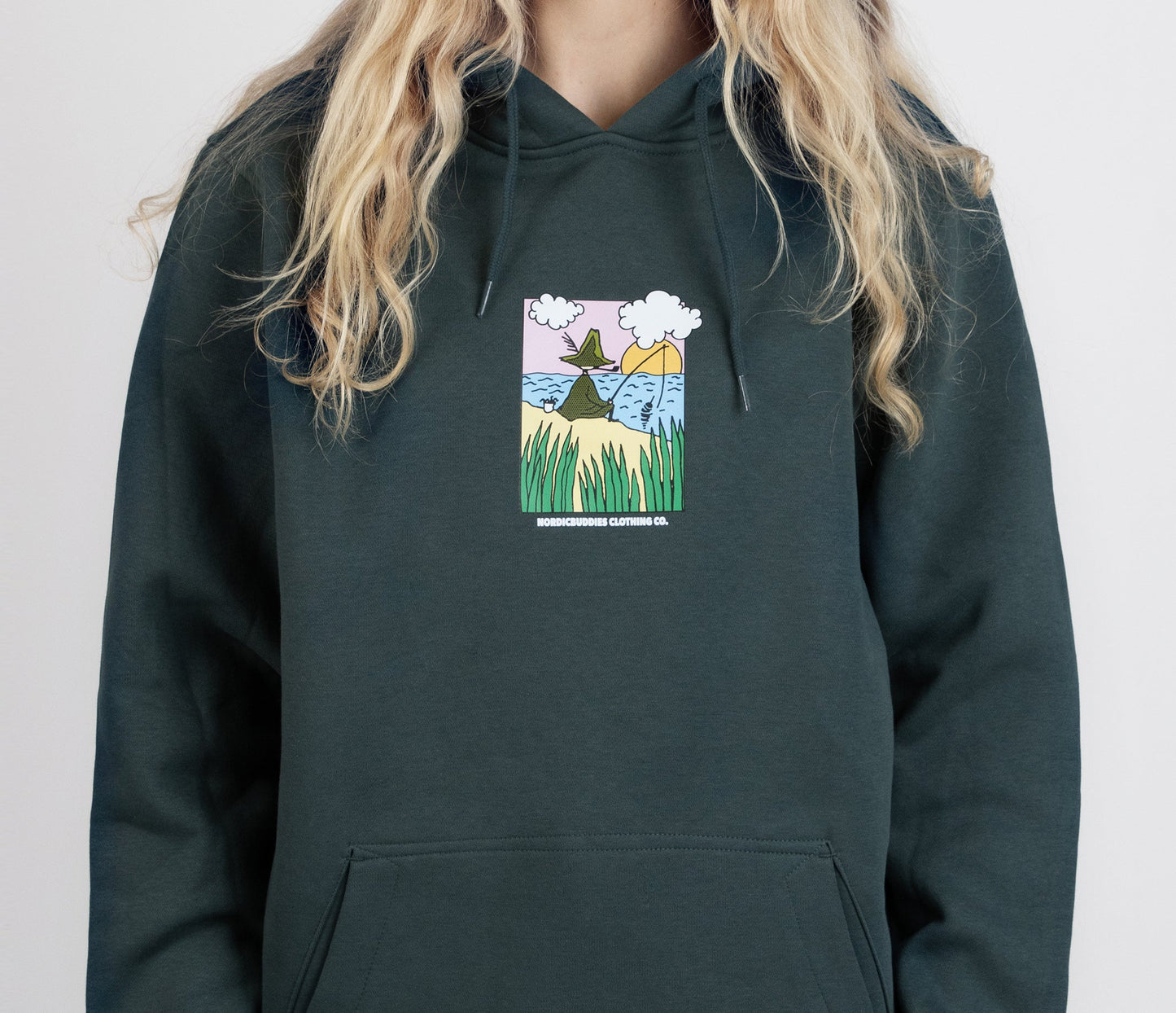 Snufkin Fishing Kapuzenpullover Unisex - Dunkelgrün - Lomi Kids Shop