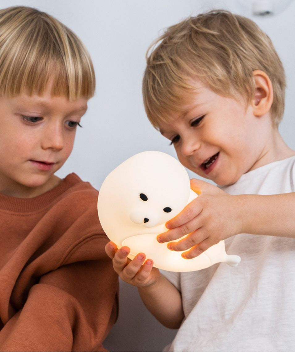 Seal Silikonlampe mit Fernbedienung - Weiß - Lomi Kids Shop